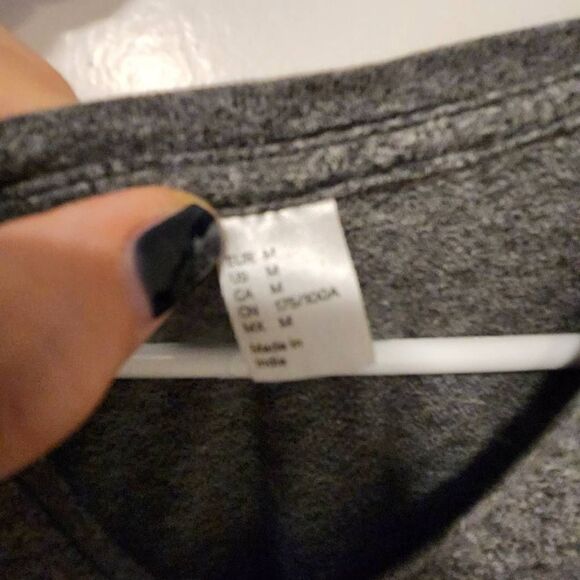 H&M gray v-neck t-shirt  - Picture 3 of 6